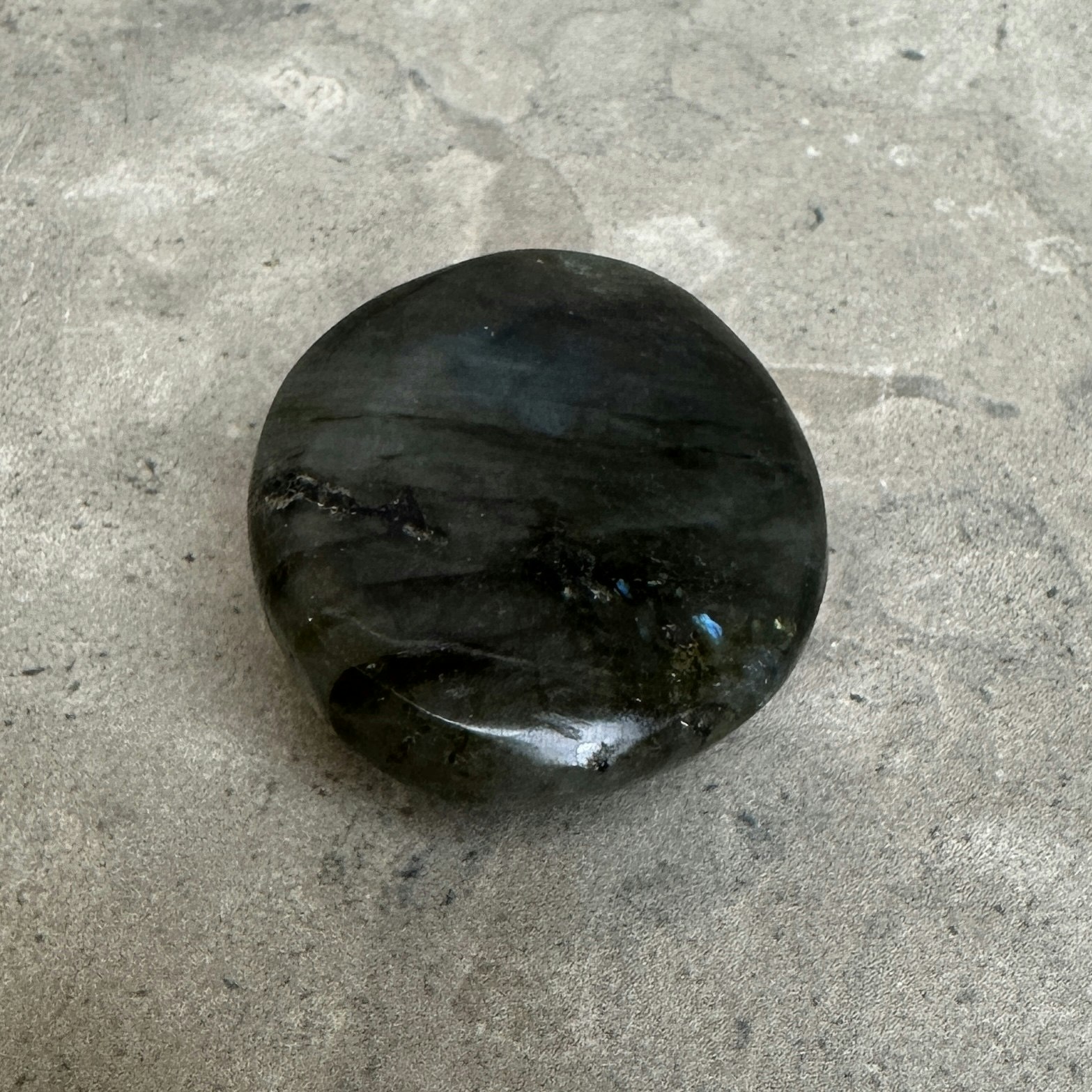 Labradorit, palmstone (B)