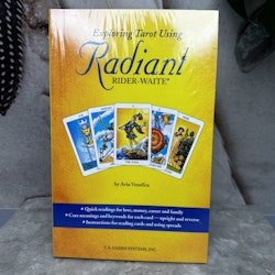 Exploring Tarot Using Radiant Rider-Waite, bok