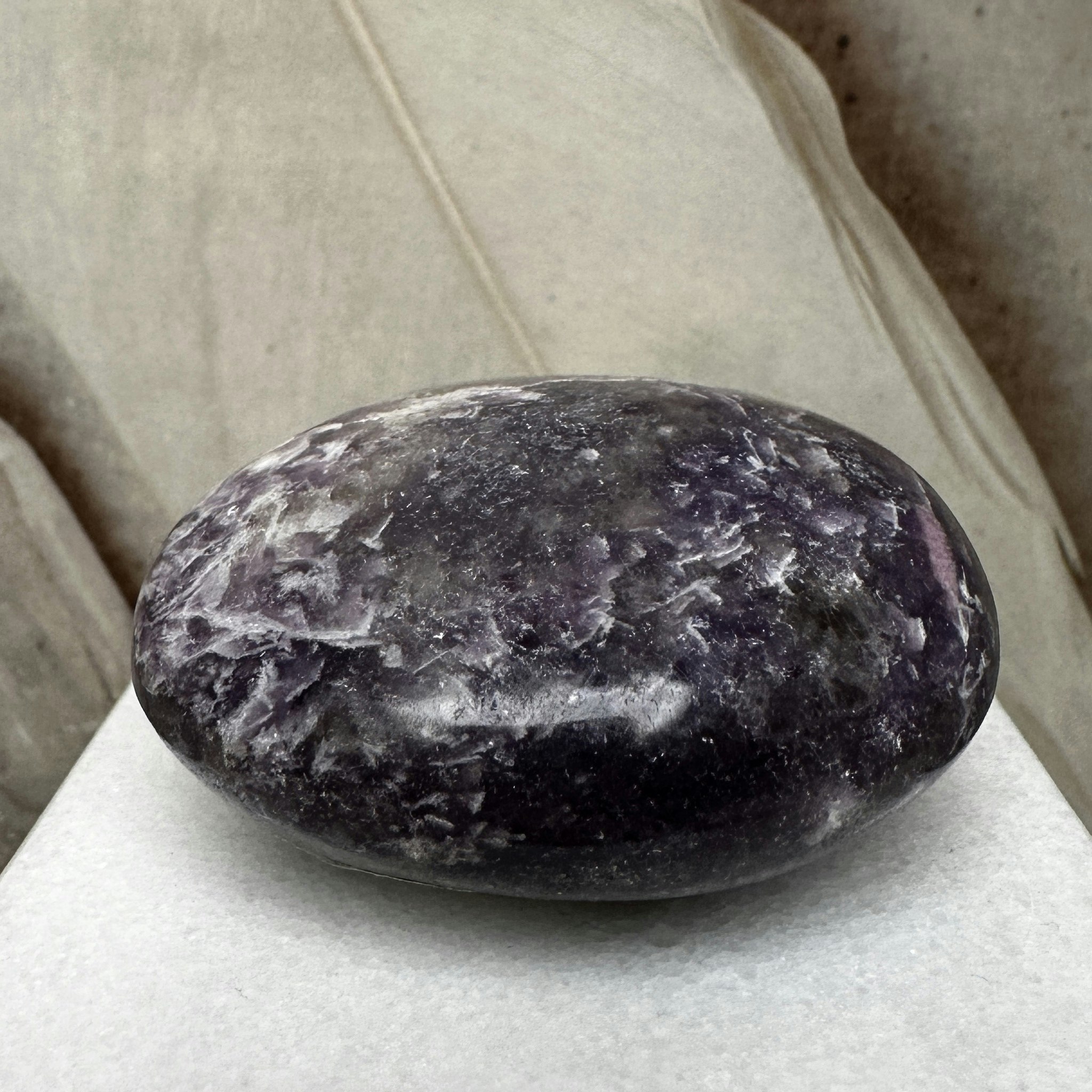 Lepidolit, palmstone (A)