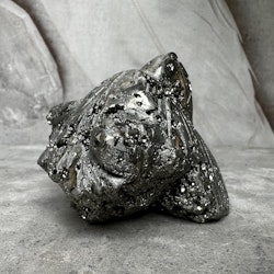 Pyrit, carving björn (B)