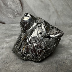 Pyrit, carving björn (B)