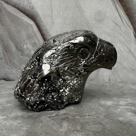Pyrit, carving örn (B)
