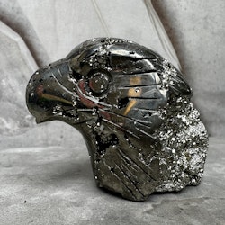 Pyrit, carving örn (B)