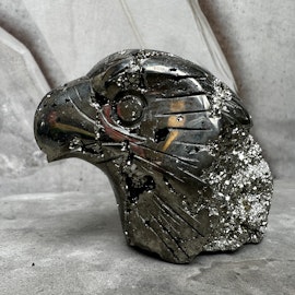 Pyrit, carving örn (B)