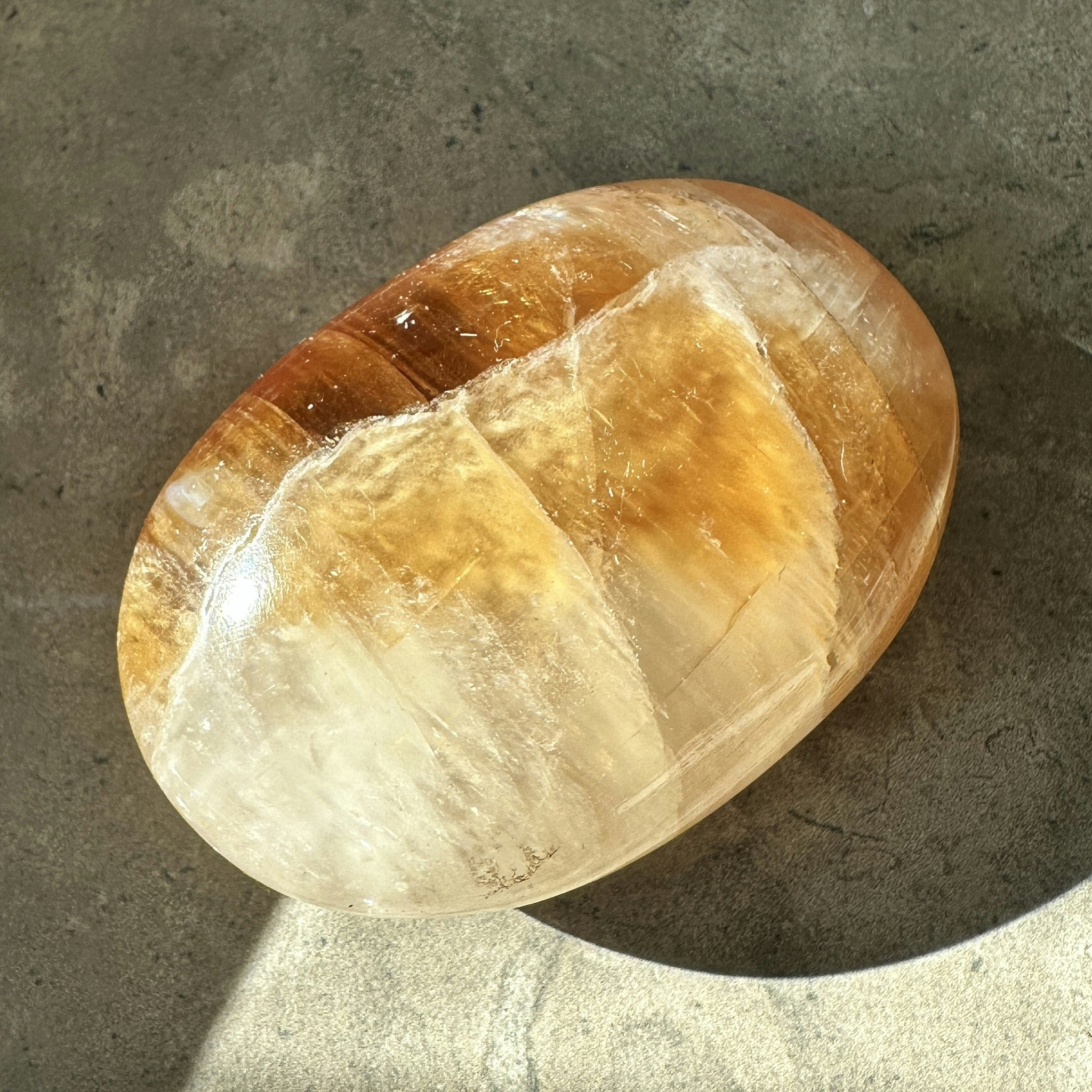 Honungskalcit, palmstone (A)