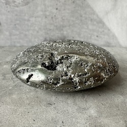 Pyrit, jumbo palmstone med kluster (C)