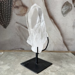 Lemurian Quartz, rå spets på ställning (A)