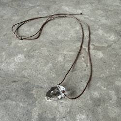 Halsband "Less is more", Bergkristall med silverpärlor