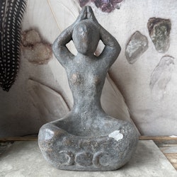 Gudinna, staty 22 cm, litet nagg