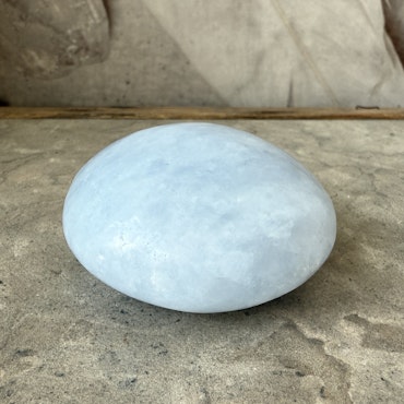 Blå kalcit, palmstone (A)