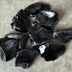 Svart Obsidian, rå