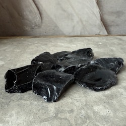 Svart Obsidian, rå