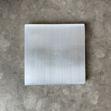 Selenit satin spar, kvadrat laddningsplatta (10 cm)