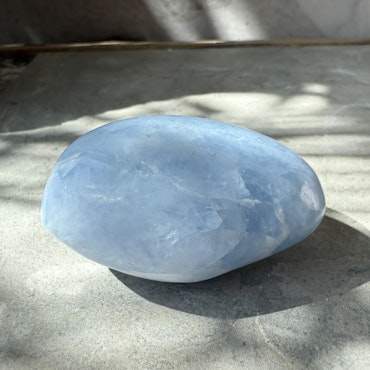 Blå kalcit, palmstone (C)