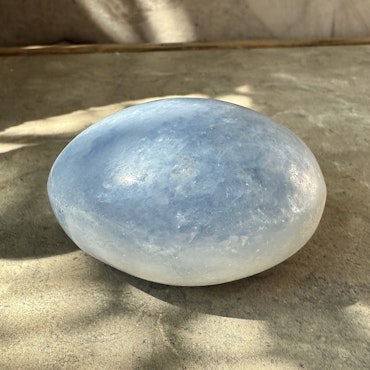 Blå kalcit, palmstone (D)