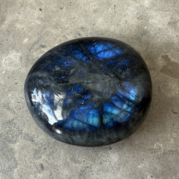 Labradorit, palmstone (C)