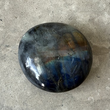 Labradorit, palmstone (B)