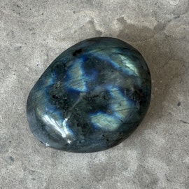 Labradorit, palmstone (A)