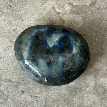 Labradorit, palmstone (A)