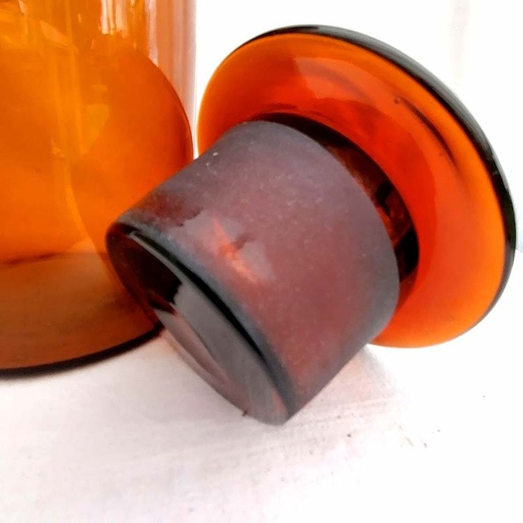 Större gammal medicinburk i glas, handgjord, puntelmärke