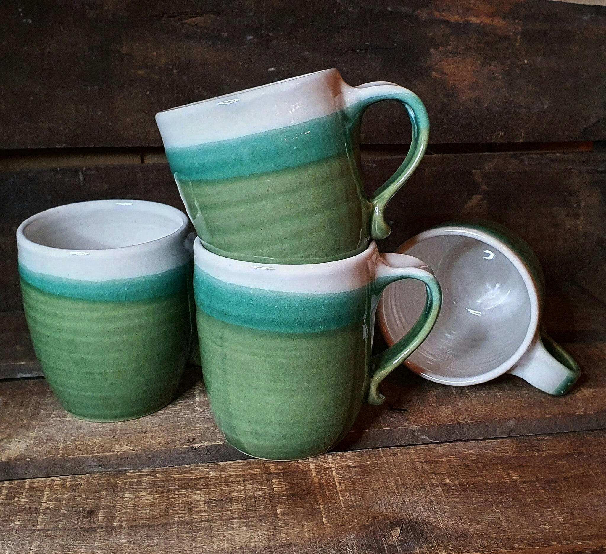 Kaffemugg grön-vit - Lenastinas Keramik