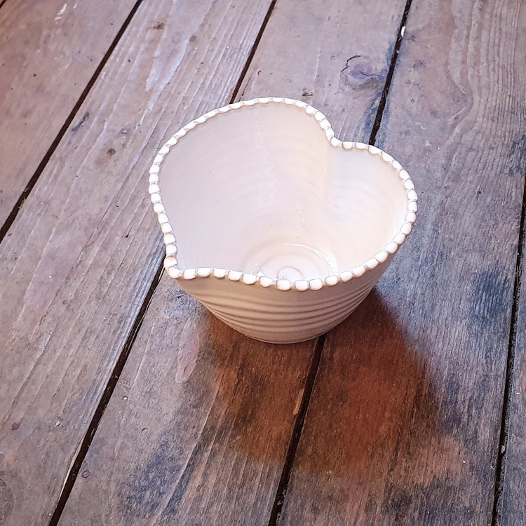 Hjärtskål, 3 storlekar, vit eller svart