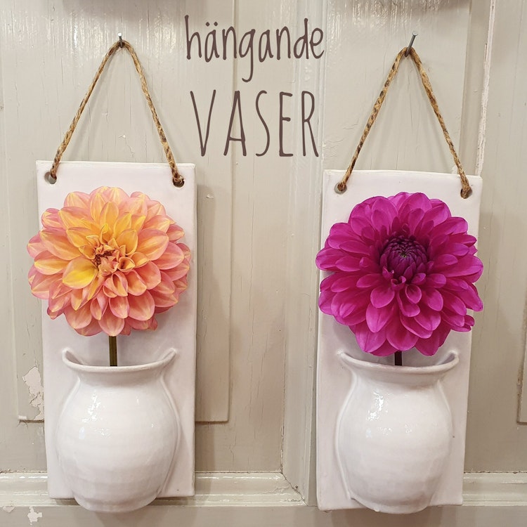 Vägghängd vas