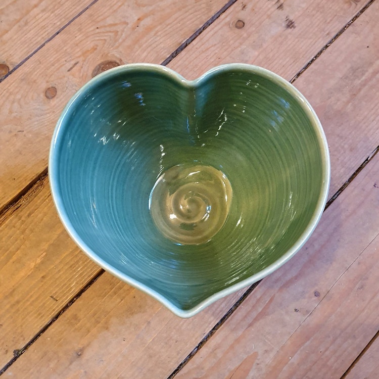 Hjärtskål, vit, grön, svart, beige