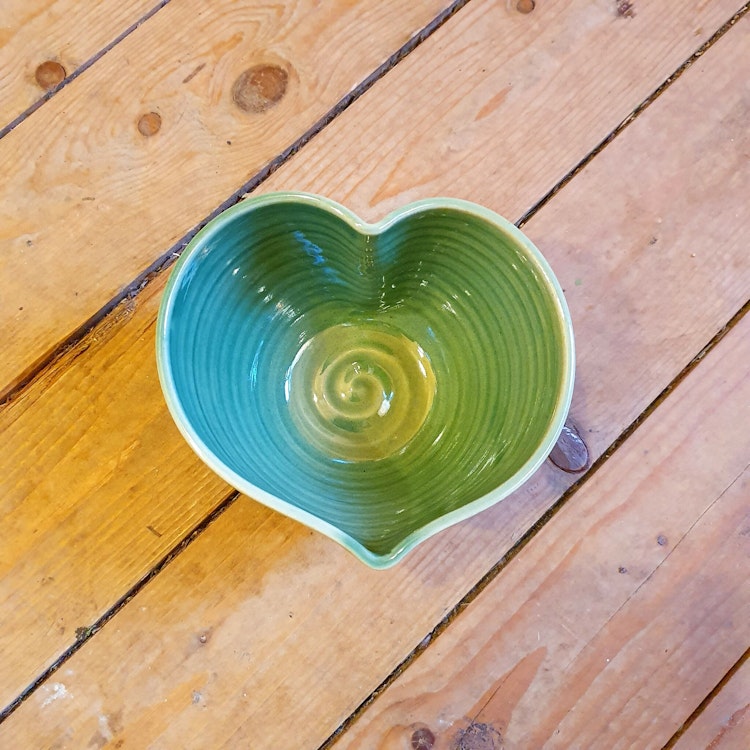 Hjärtskål, vit, grön, svart, beige