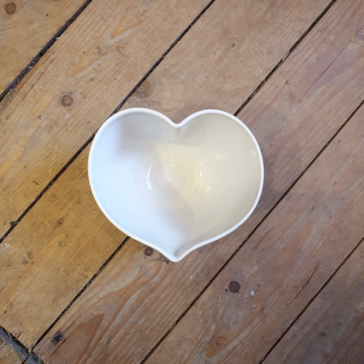Hjärtskål, vit, grön, svart, beige