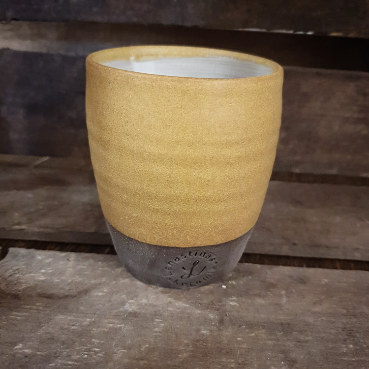 Liten mugg utan öra