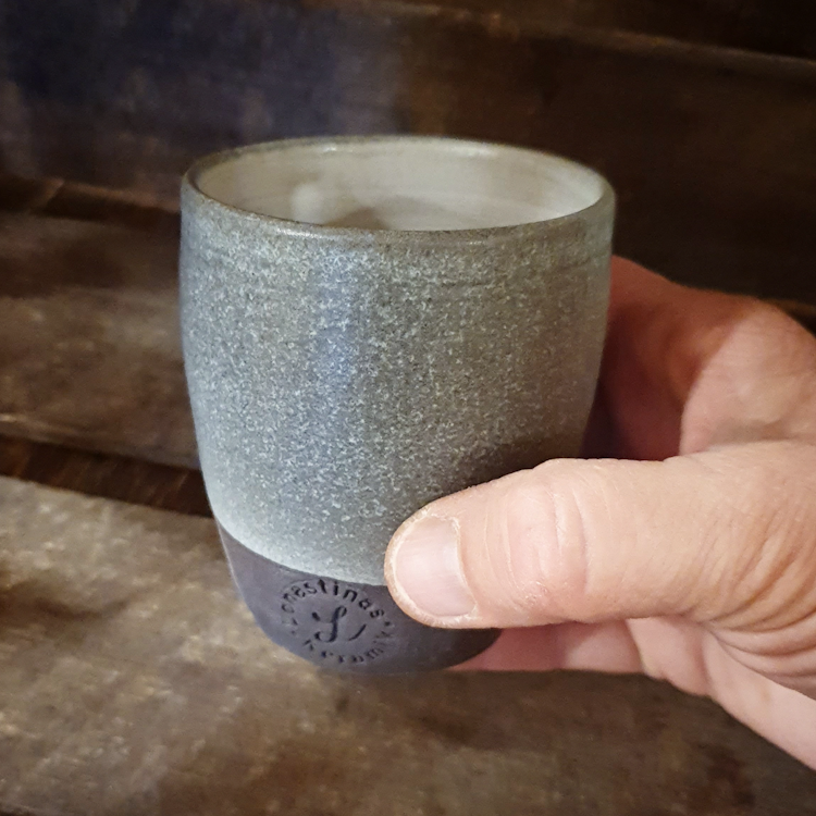Liten mugg utan öra