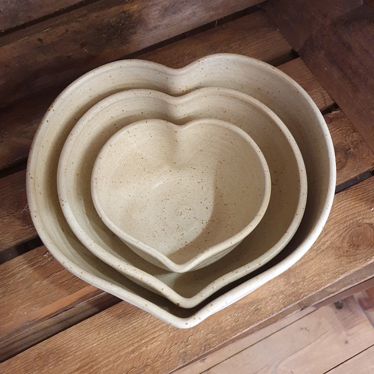 Hjärtskål, vit, grön, svart, beige