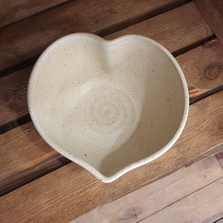 Hjärtskål, vit, grön, svart, beige