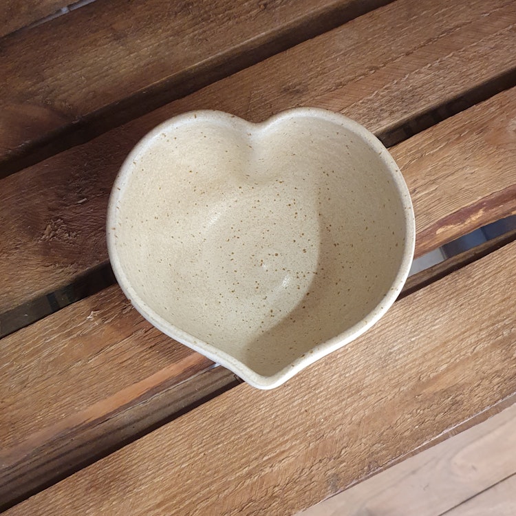 Hjärtskål, vit, grön, svart, beige