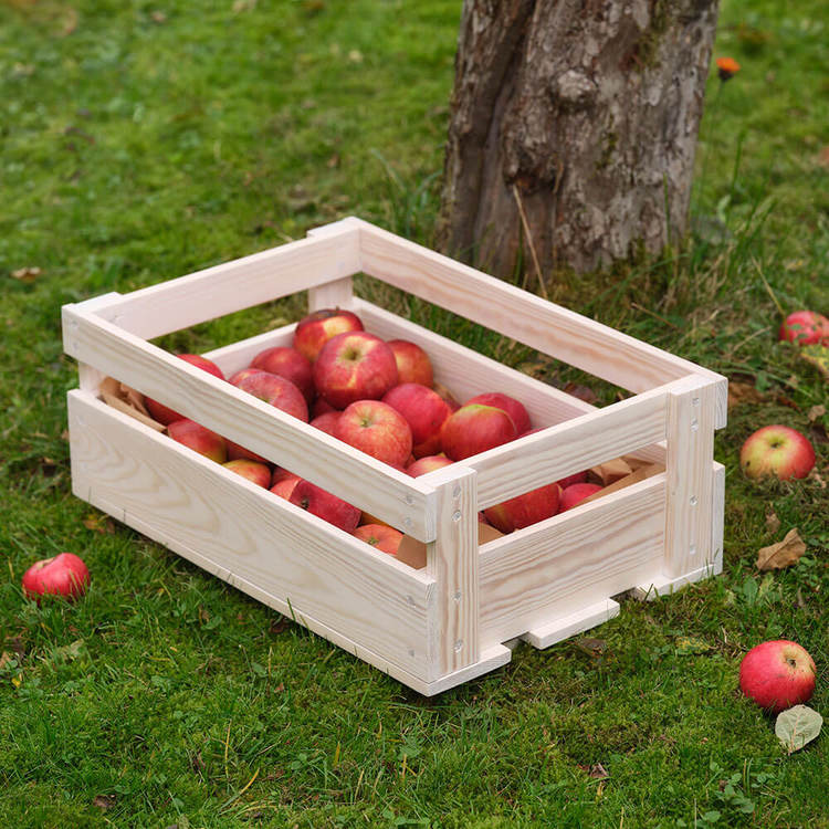 En träback eller äppellåda du gör på egen hand med material och instruktion från oss.