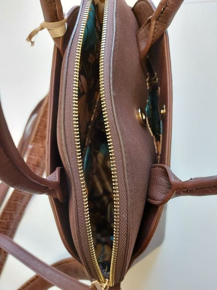 Handväska med axelrem brun halvmåne Ulrika Design - Bags4Fun.se