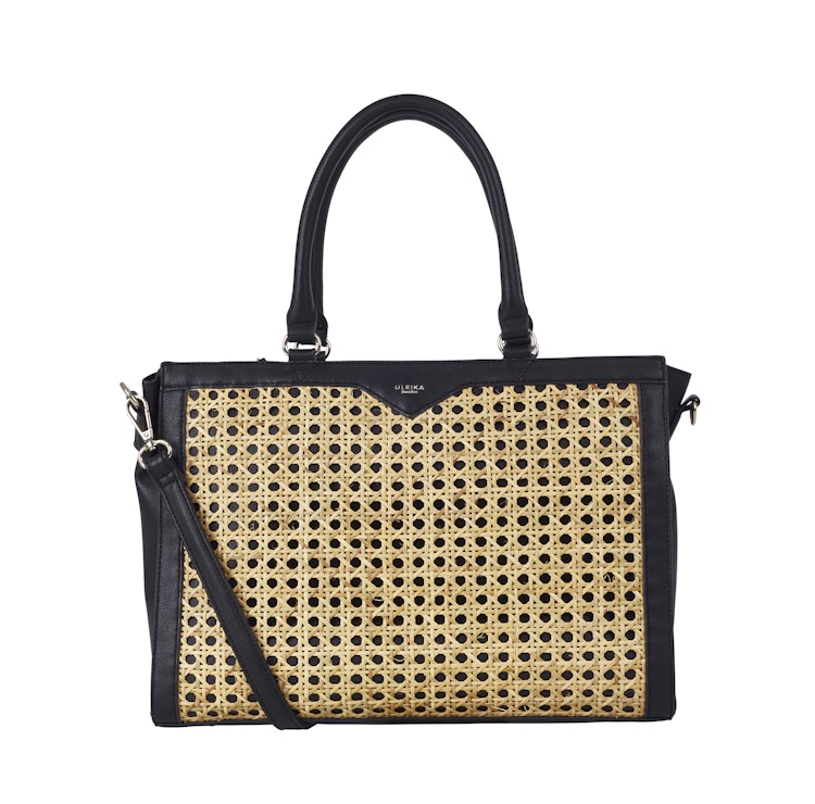 Handväska med axelrem i rotting färg svart från Ulrika Design