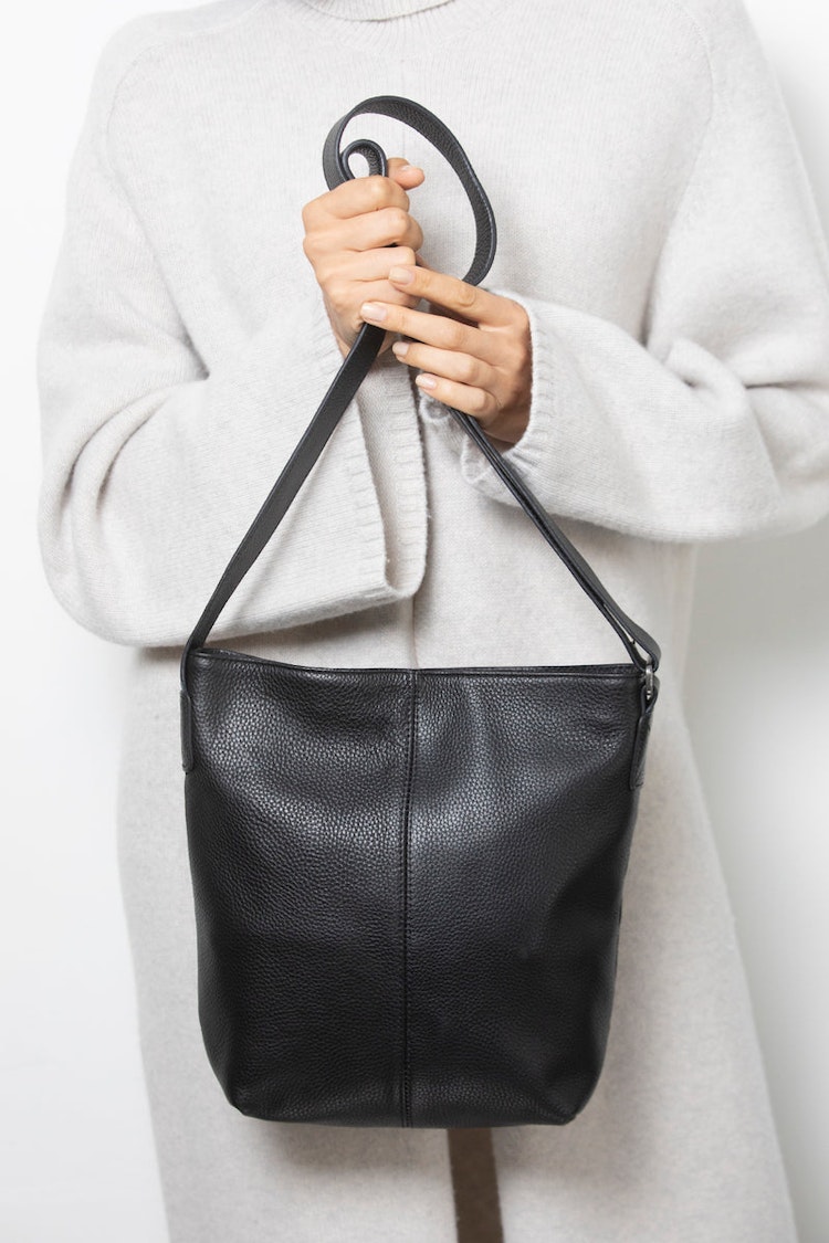 Small Shoulder Bag | Grained Leather | Black - Ceannis