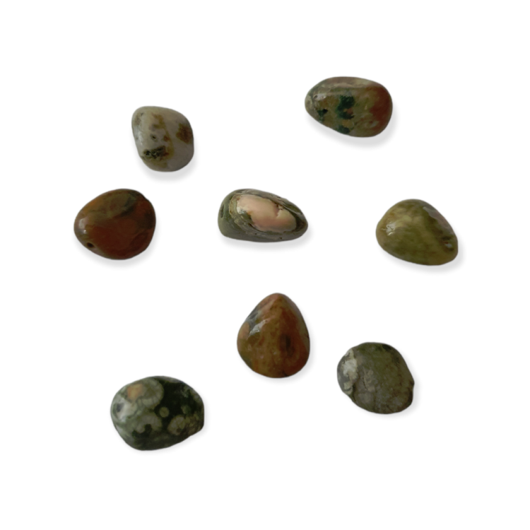 Pärlor av trumlad sten
