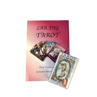 Tarotkort och bok