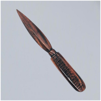 Athame av trä med runor