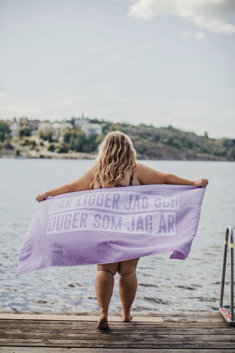 Lila strandpaketet: Badlakan + vattenflaska