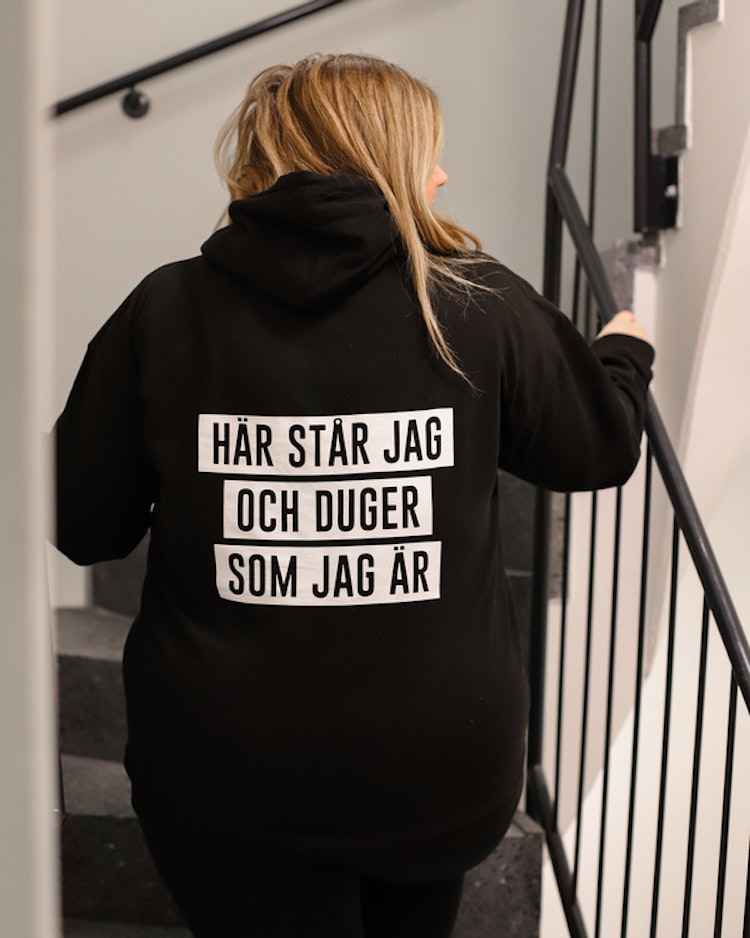 Hoodie "Här står jag och duger som jag är"