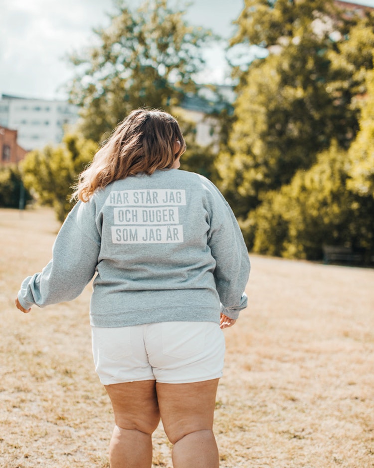 Sweatshirt "Här står jag och duger som jag är"
