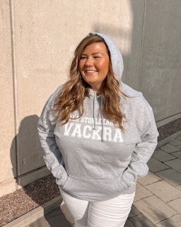 Grå hoodie "Alla storlekar är vackra"