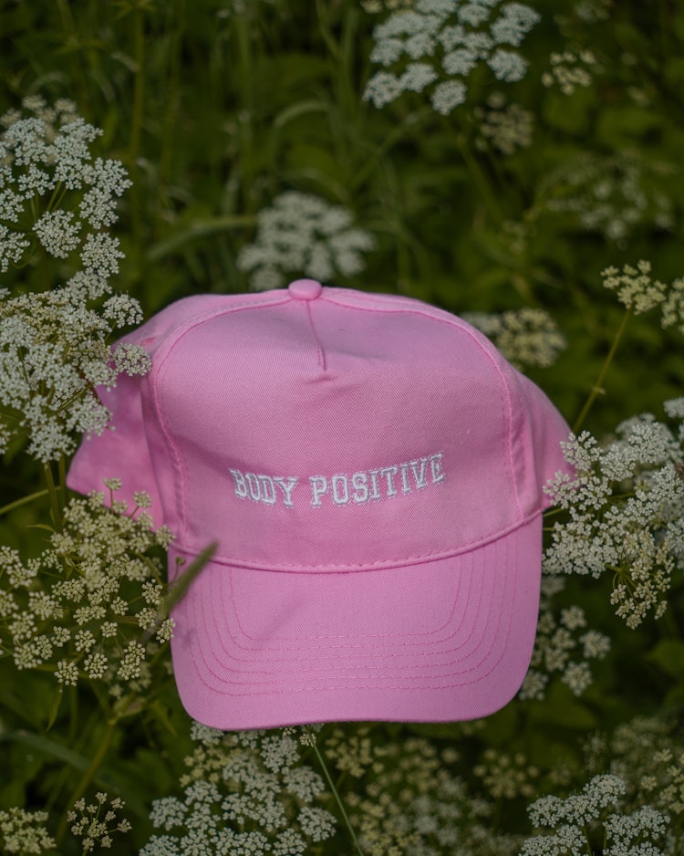 Rosa keps "Body positive"