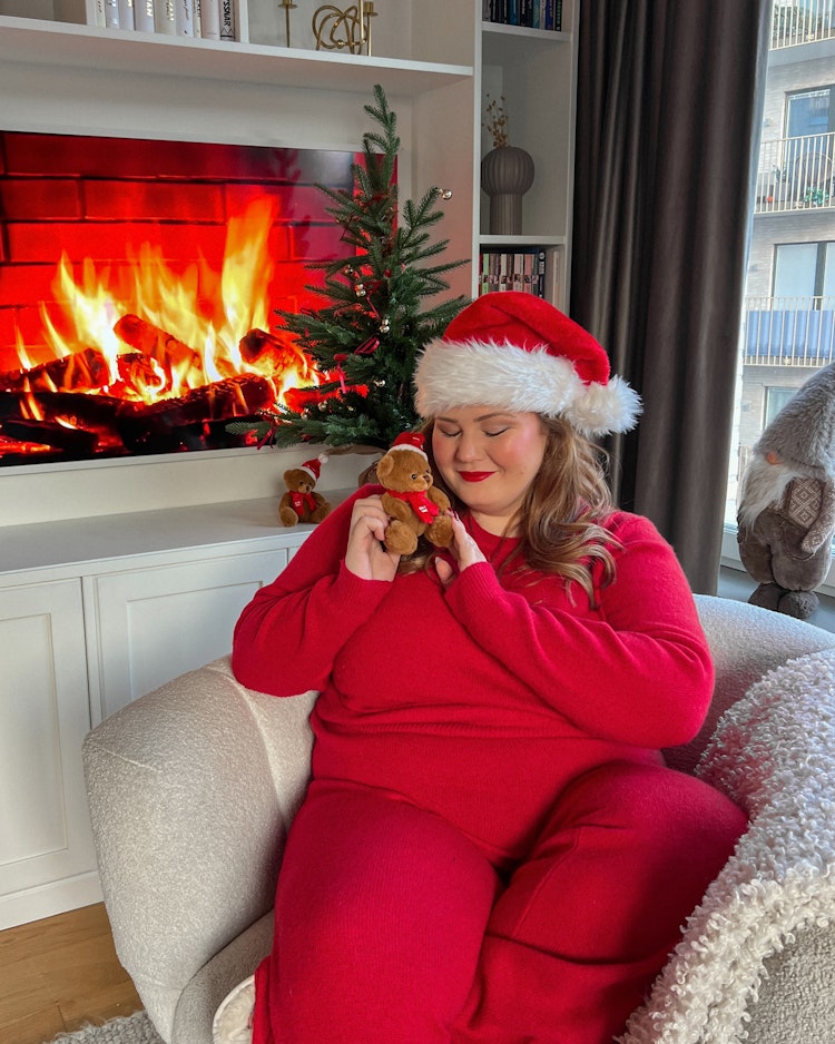 Julpaket: Två nallar med tomteluva