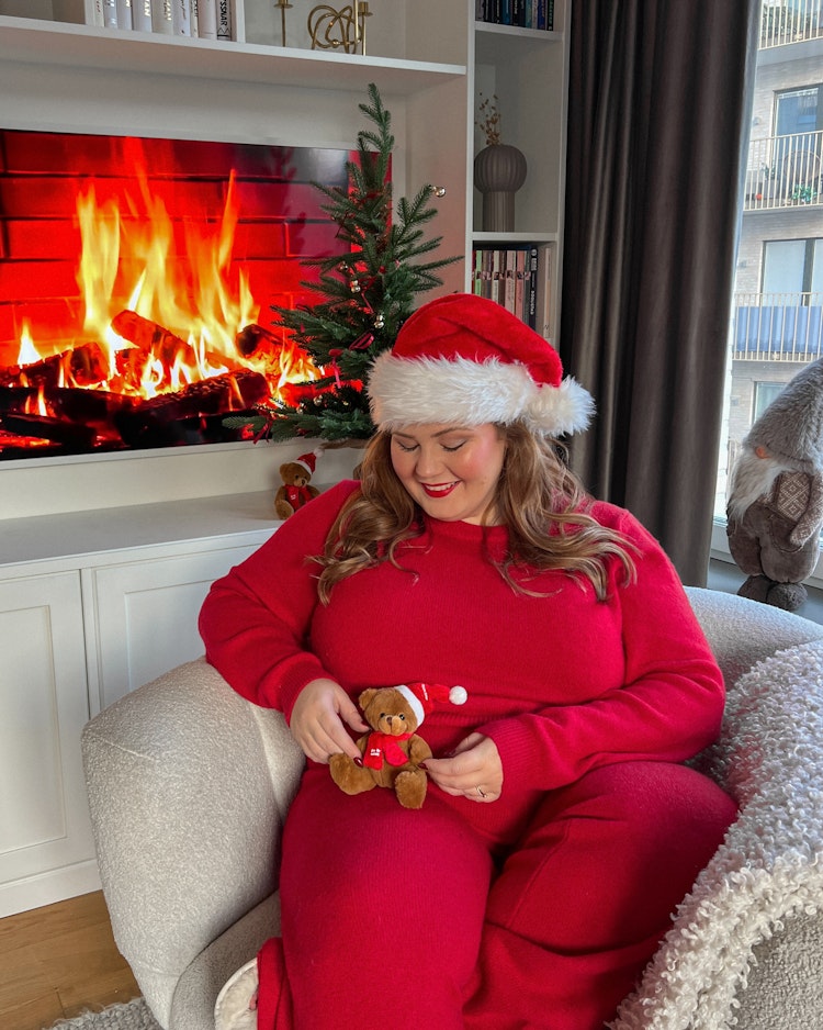 Julpaket: Nalle med tomteluva + katt med tröja