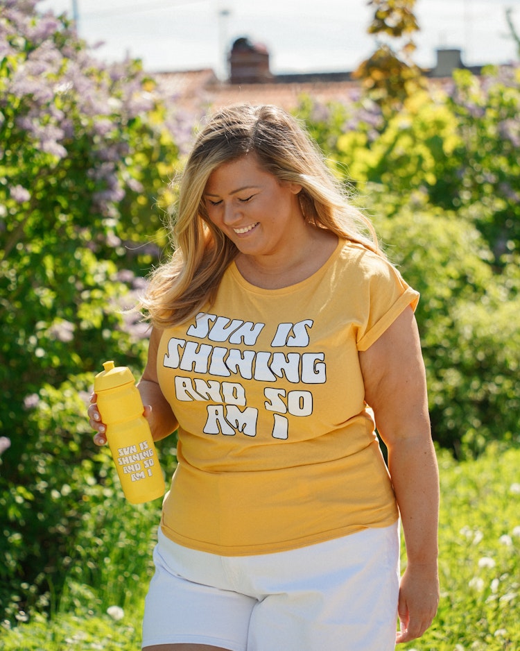 Gula paketet: T-shirt  + vattenflaska